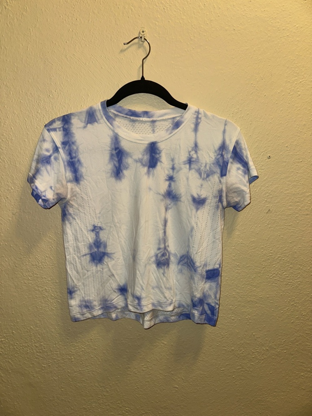 lululemon athletica White and Blue Tie-Dye Short Sleeve Tee